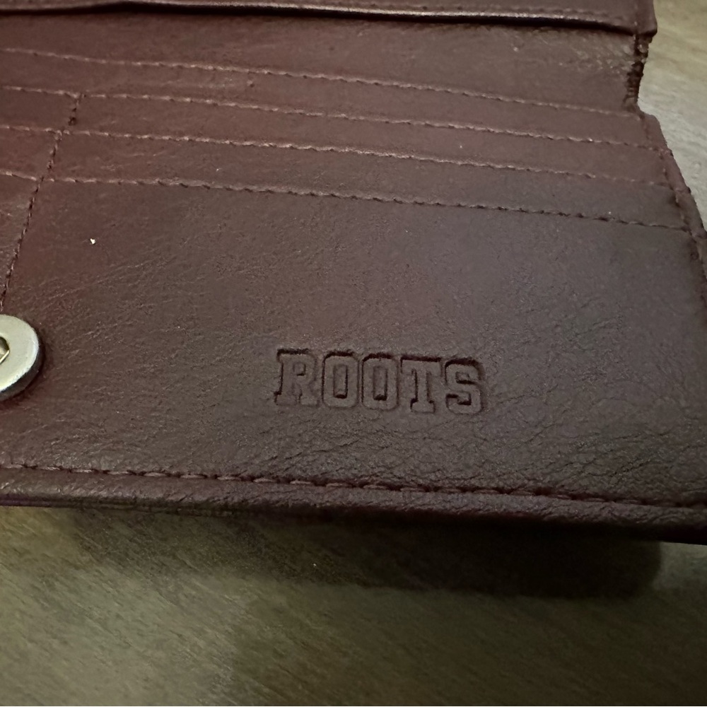 Roots Burgundy Leather Wallet - Picture 5 of 12